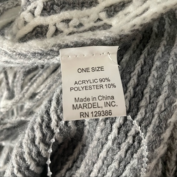 Rooted Soul NWT Woman’s Reversible Shaw - Picture 7 of 7